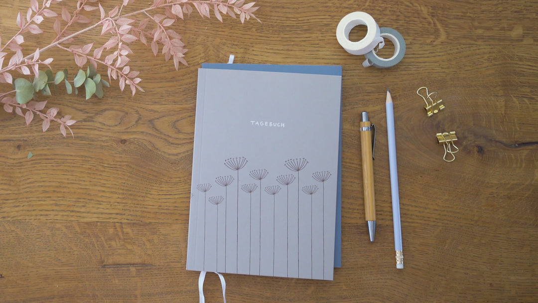 Liebes Tagebuch – Notizbuch für Erwachsene und Teenager, 92 Seiten liniert, A5 Softcover, FSC Papier, Grau Beige mit Blumen