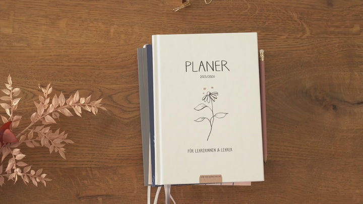 Lehrerkalender 2025 2026 | A5 Lehrerplaner | 2 Seiten pro Woche | kompaktes und flexibles Softcover, klimaneutral, blau weiß orange