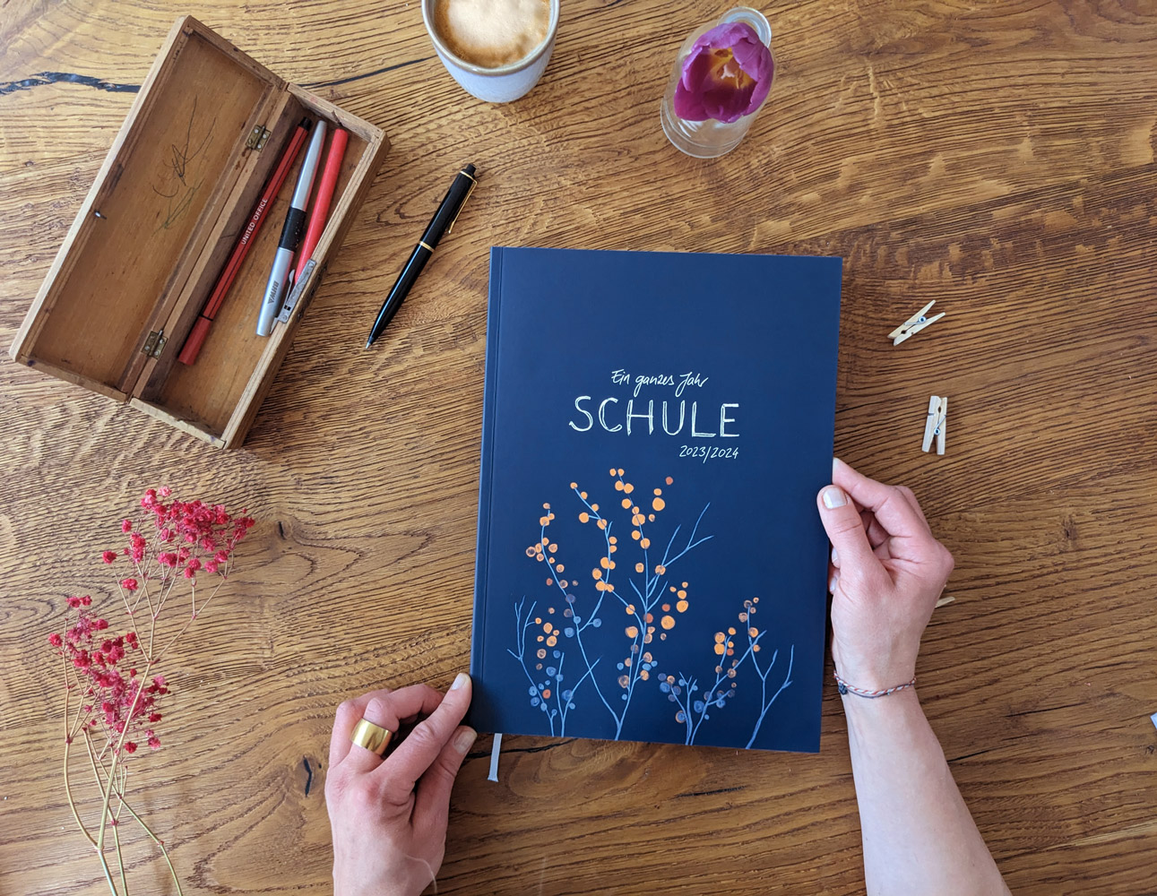 Lehrerkalender A4 für Schuljahr 2023 2024 in Blau mit Blumen