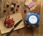 Preview: Marmeladendeckchen mit Zweigen und Beeren in Blau Weiß Rot, verspieltes Vintage Design für Weihnachtsgeschenke
