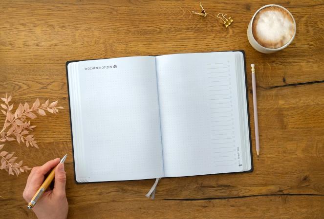 Lehrerkalender für Schuljahr 2025 2026, schwarz weiß, mit Stundenplan, Klassenlisten, Kontaktlisten, Klassenarbeiten Planung, Vertretungsstunden, u.v.m.