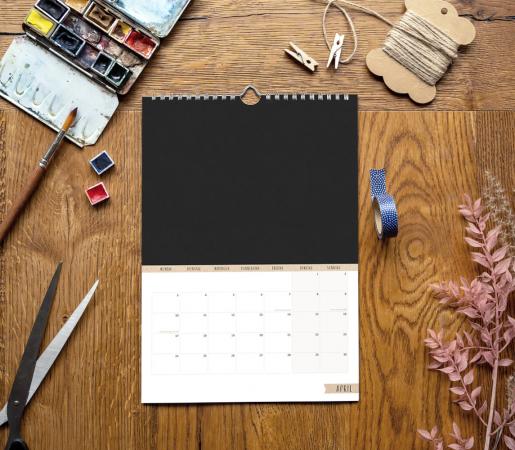 Bastelkalender 2023 inkl. Feiertagen und Monatsübersicht im Schultafel Look als Weihnachtsgeschenk