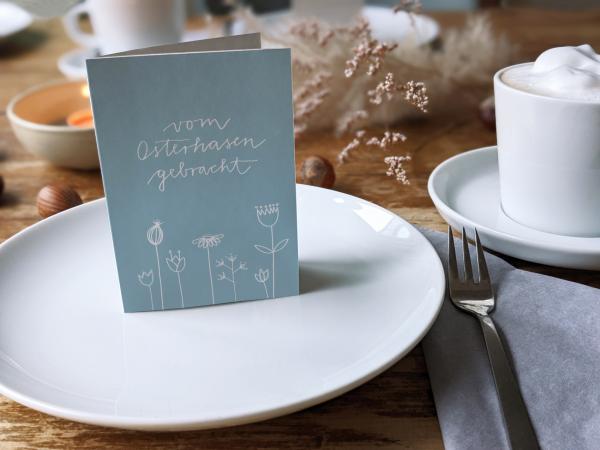 Mini Klappkarten frohe Ostern mit Blumen als Tischkarten auf der Ostertafel oder zum Osterbrunch
