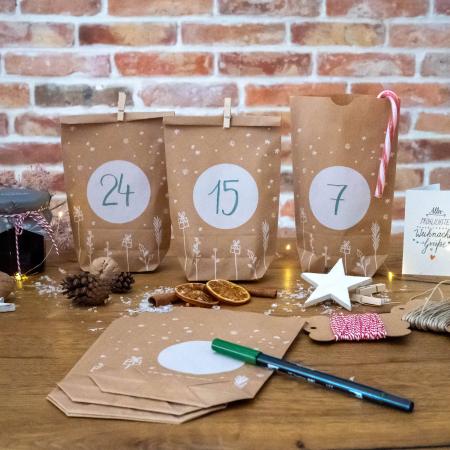 Geschenkpapier Alternative zum Adventkalender basteln, Kraftpapier Adventstüten in Beige Weiß mit vintage Charme