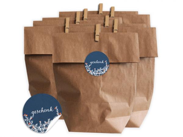 24 Geschenktüten - Set - für Kekse, Plätzchen, Gastgeschenke, etc. mit Geschenk - Aufkleber Blau Weiß Tannenzweige