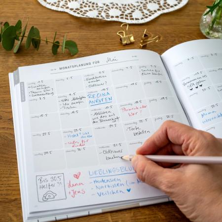 Hochzeitsplaner mit detailliertem Zeitplan