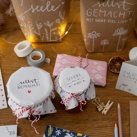 Marmeladendeckchen klein für Hochzeit Gastgeschenke - Weiß Rot im Herzen Design