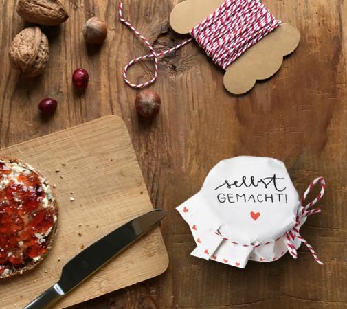 Marmeladendeckchen klein für Dankeschön Gastgeschenke im Herzchen Design, Weiß Rot