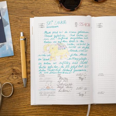 Weiß graues A5 Reisetagebuch mit Aufgaben und Checklisten