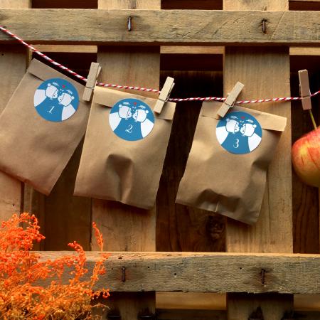 Adventskalenderzahlen zum Basteln für den Paar Adventskalender in Weiß Blau