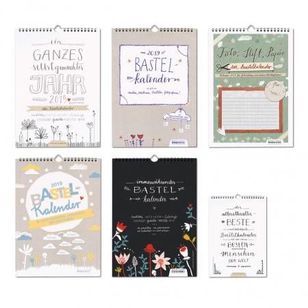 Übersicht diverser Bastelkalender für die Wand in verschiedenen Designs.