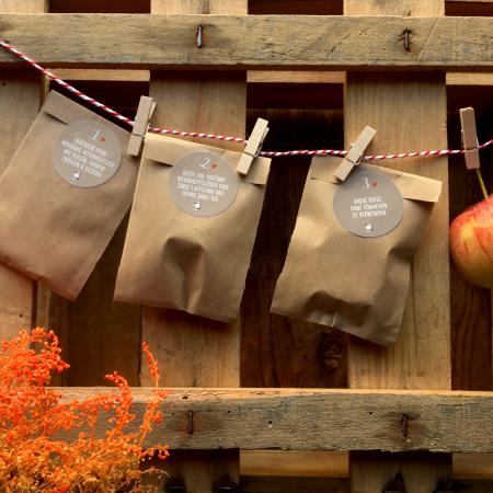 Adventskalenderzahlen mit Aufgaben selbstklebend zum Adventskalender Basteln für Erwachsene, Beige