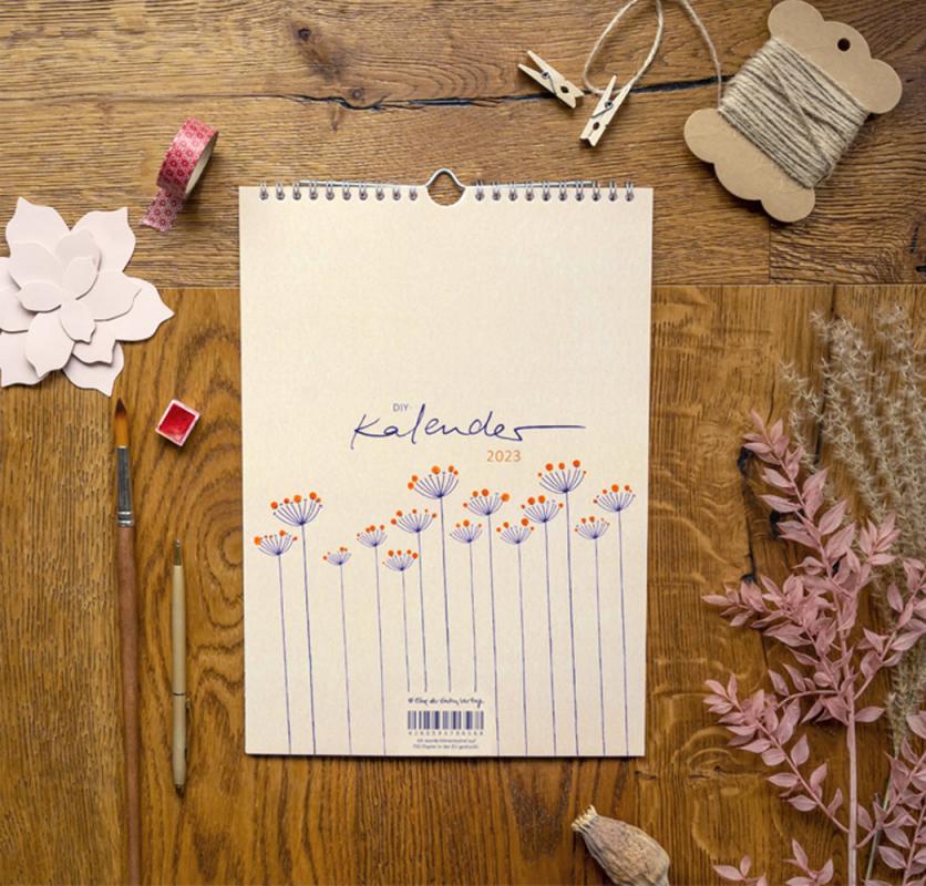Wandkalender für 2023 im schönen selbstgemacht Design mit Blumen