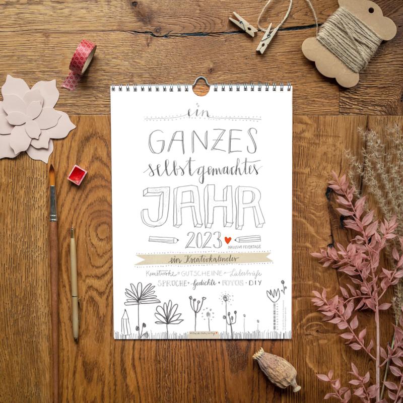 Wandkalender für 2023 im schönen Bleistift Design mit Blumenwiese