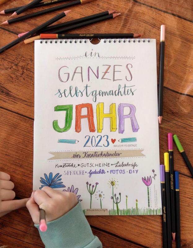 Bastelkalender 2023 inkl. Feiertagen und Monatsübersicht in Handlettering Look als Weihnachtsgeschenk