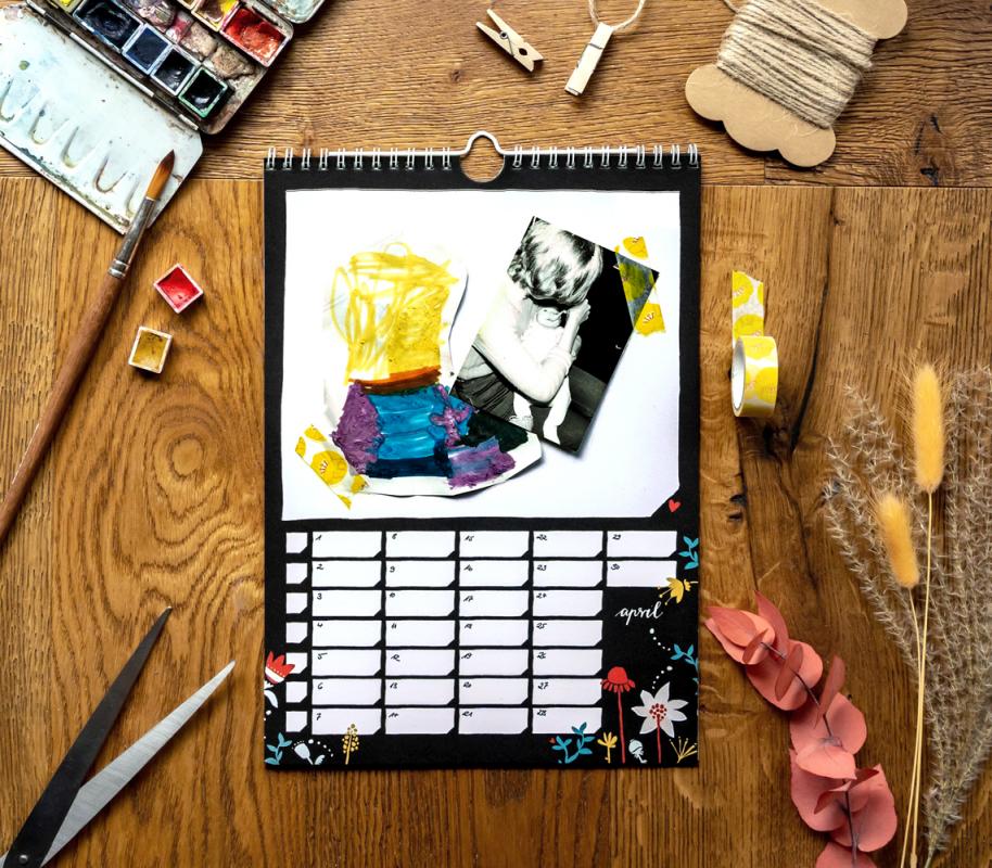 Wandkalender für 2022 im fröhliches Vintage Folklore Design mit Blumen