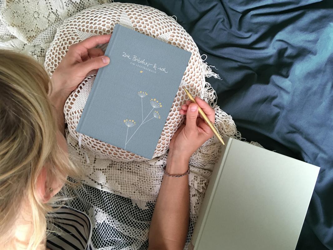 Die Bücher und ich - dein Lesetagebuch für Lieblingsbücher und Buchempfehlungen, blau weiß beige