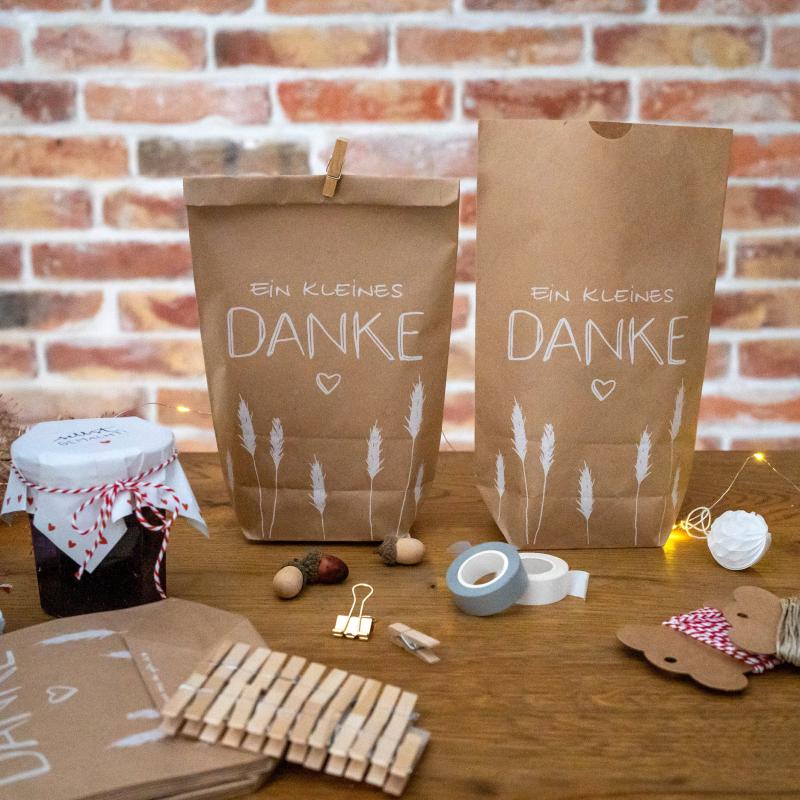 Hochzeit Gastgeschenke mit vintage Charme, Kraftpapier Geschenktüten in Beige Weiß