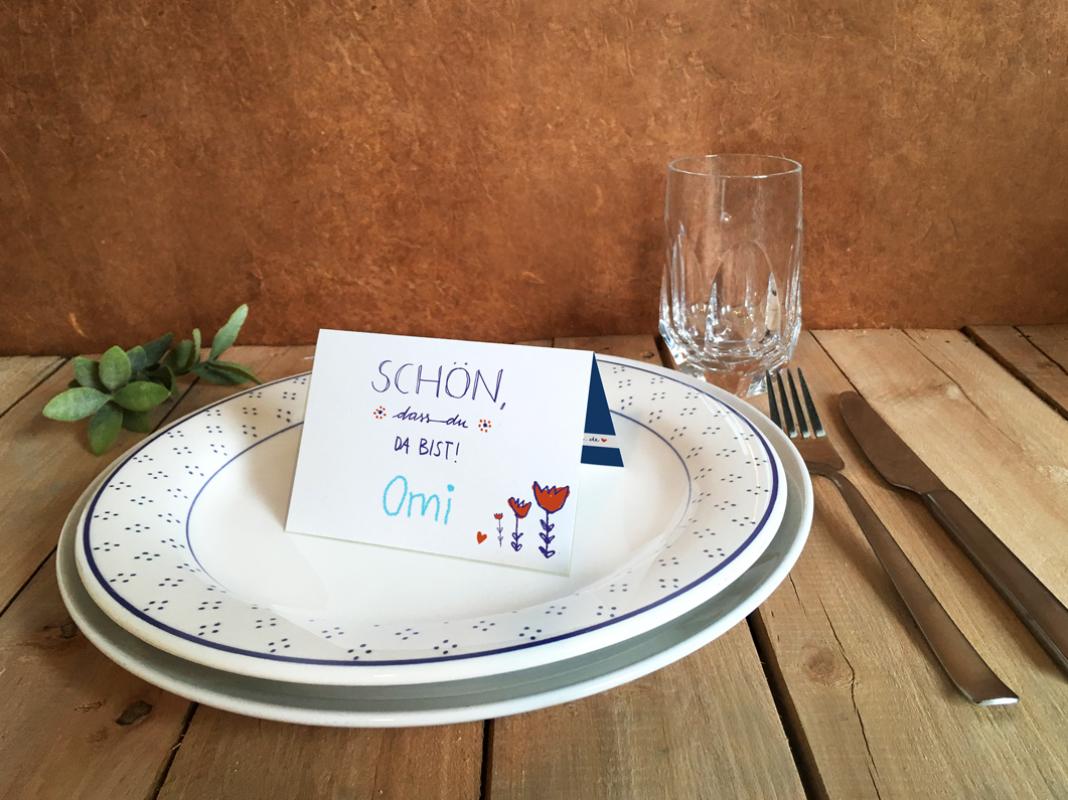 Weiße Tischkarten mit Blumen in Vintage DIY Optik als Tischdeko für deine Party, Taufe, Kommunion