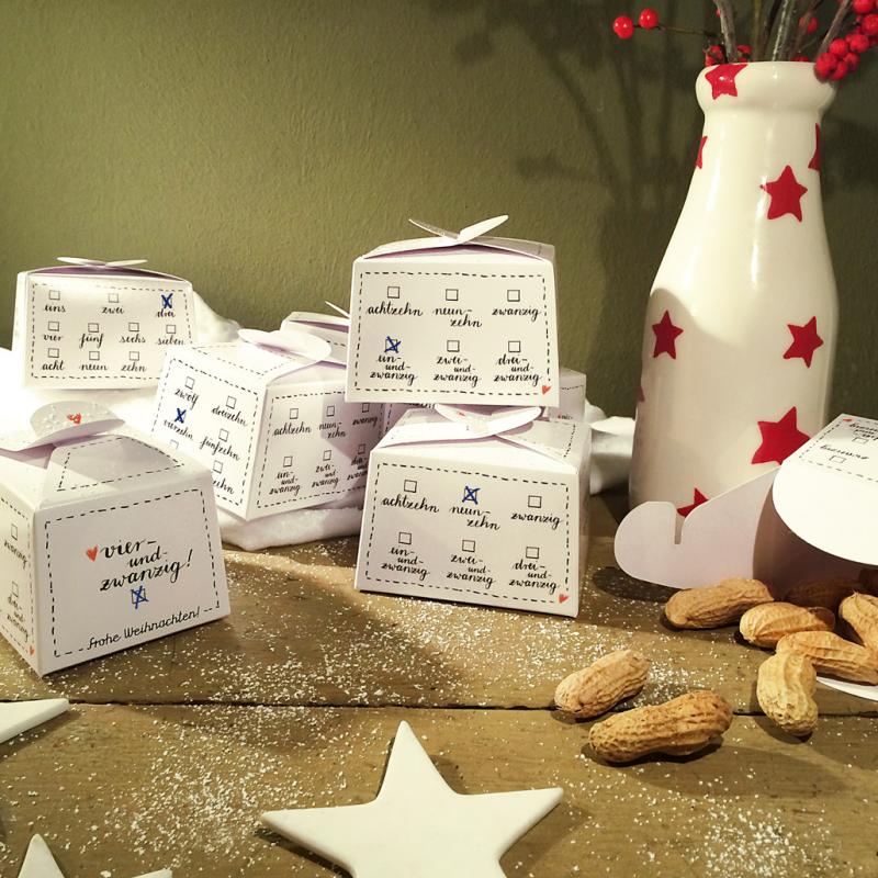 adventskalender-schachteln-adventsschachteln-weihnachtskalender-geschenkboxen,weihnachtsgeschenke-geschenkboxen-schwarz weiß-herz-zahlen-ziffern-kalligrafie